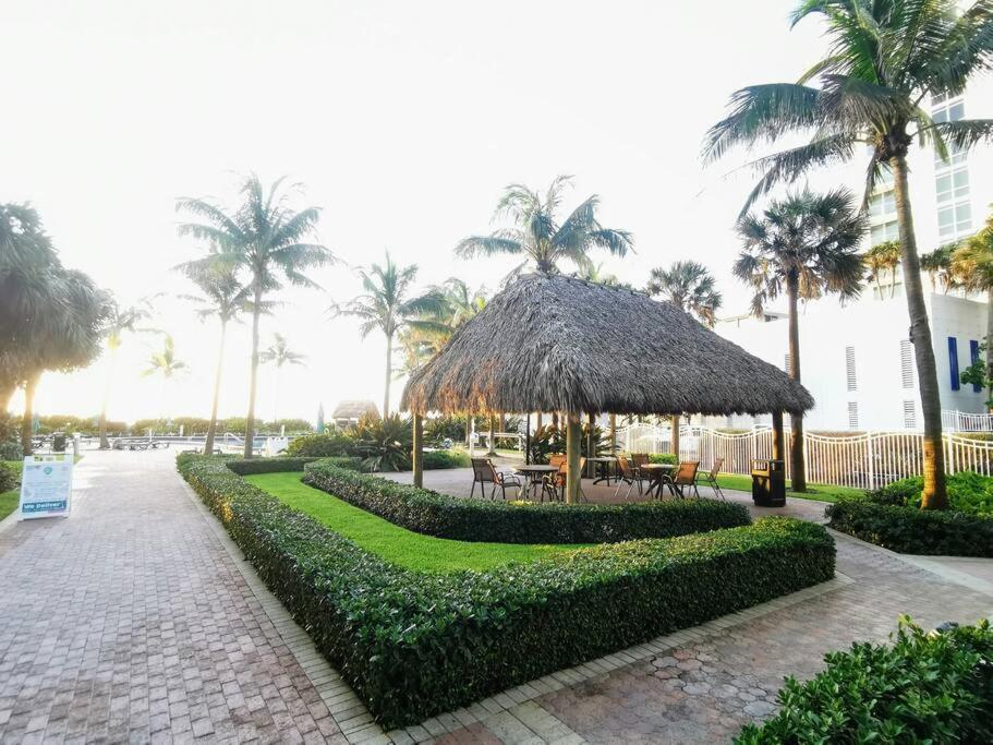 Luxury Stylish Oceanfront 2 Bedroom 2 Bathroom In Hollywood Fl Exterior photo