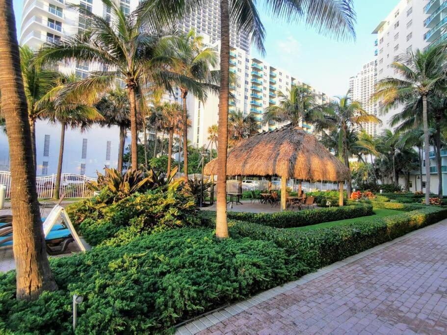 Luxury Stylish Oceanfront 2 Bedroom 2 Bathroom In Hollywood Fl Exterior photo
